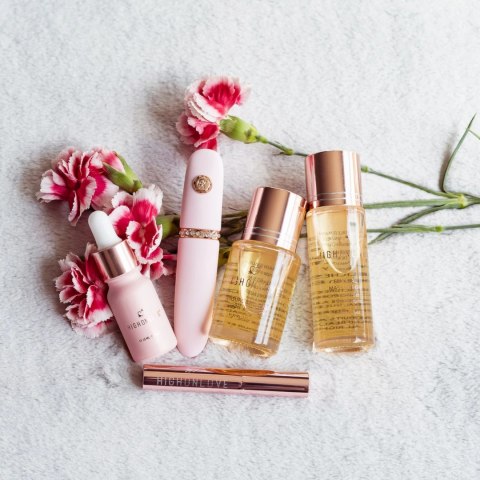 HighOnLove The Minis Pleasure Collection - zestaw pielęgnacyjny z olejkami i urządzeniem masującym